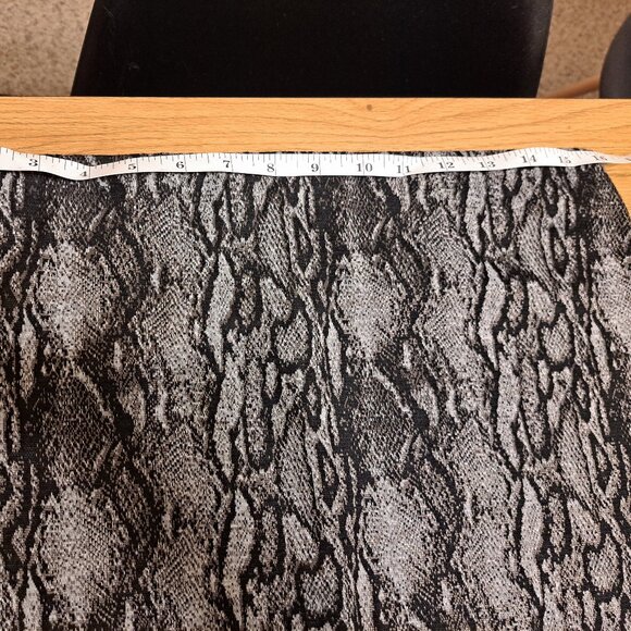 Women's George Snakeskin Print Knee Length Pencil Skirt - Picture 5 of 5